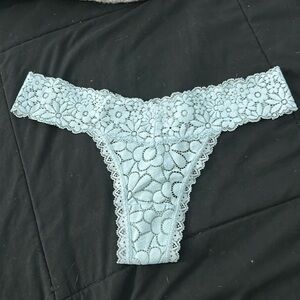 BRAND NEW. NEVER WORN. Flower lace thong. Size small